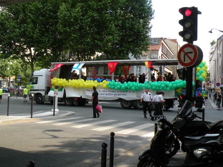  défilé pour Jésus, boulevard Saint-Jacques